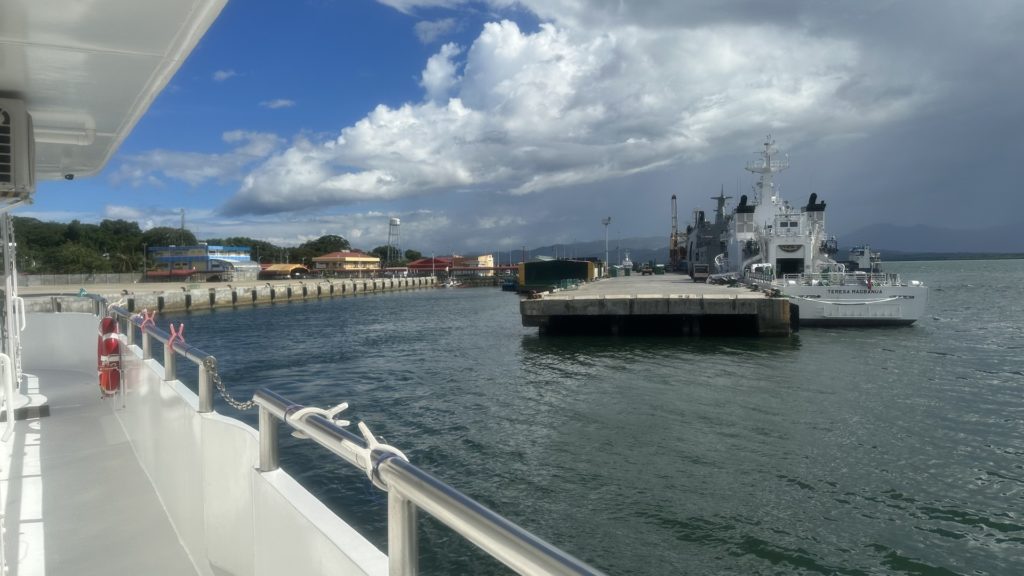 Das Schiff gelt ab